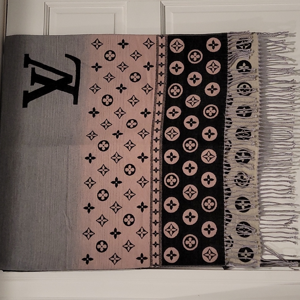Louis vuitton scarf